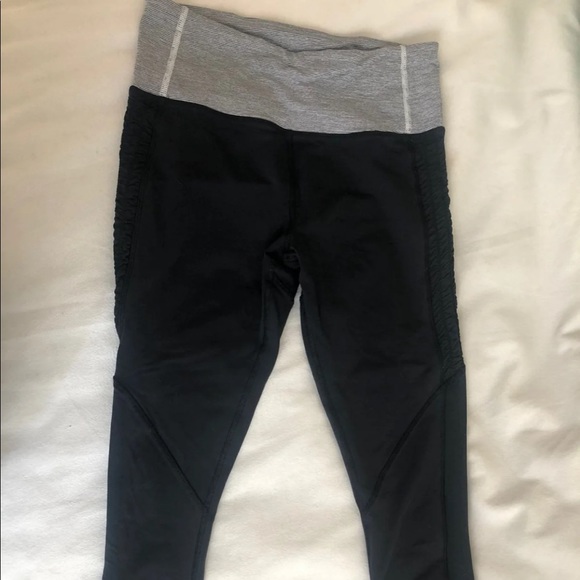 lululemon athletica Pants - Lululemon Running Crops- Size 6